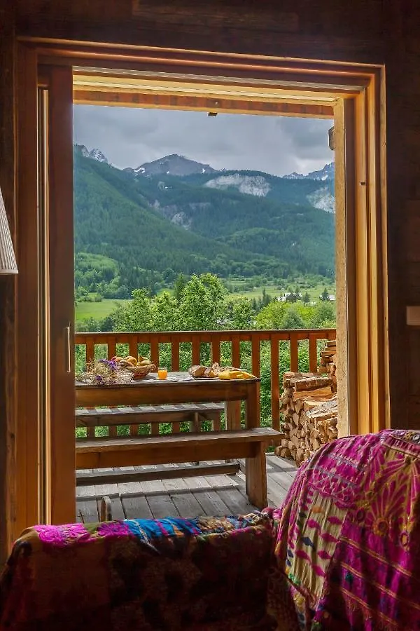 Appartement Le Refuge de Serre-Chevalier, dans un esprit chalet, commune de Le Monêtier-les-Bains France